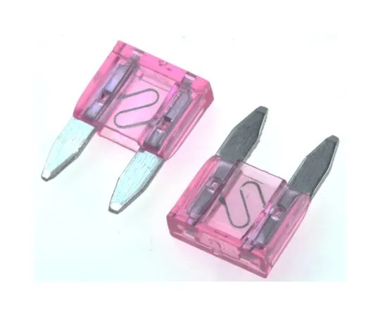 63-4647-82 RS PRO 3A Violet Car F***, 32V dc 563-712