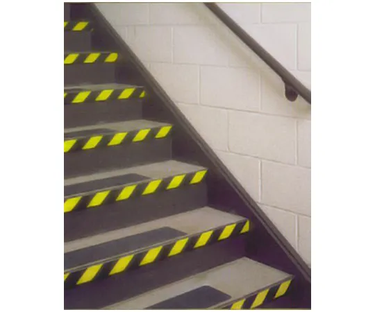 63-6811-06 Hazard Tape Black Yellow Vinyl 50 mm x 33 m 570250mmx33m