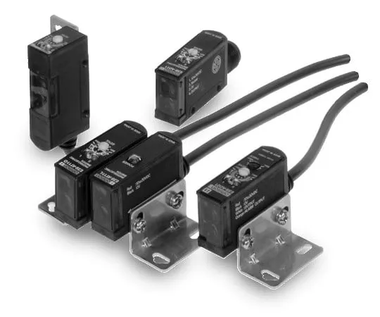 62-4822-73　Photoelectric sensor with built-in amplifier (Medium) (transmission form) E3S-A　E3S-AT71 2M