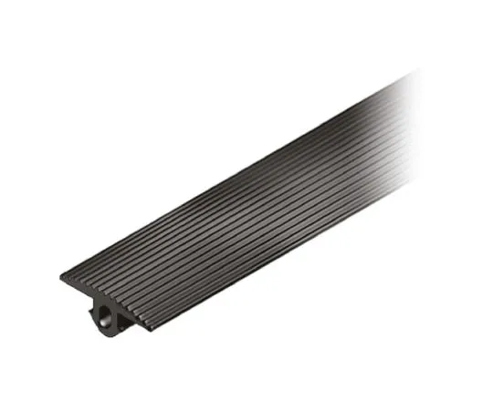 64-0592-55　RS PRO Cover Strip, Nitrile Rubber, 8mm Slot, Black, 1pcs x 20m　767-5632
