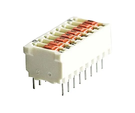 64-0493-67　3 Way Through Hole DIP Switch SPST　5161390-3