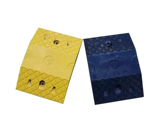 64-1796-91　RS PRO High Visibility Black, Yellow Rubber Speed Bump 27mm Expandable Bolts for Traffic, 250mm x 400mm x 70mm　898-7188